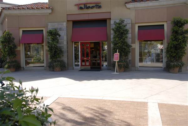 Westfield Valencia Town Center (12/13/2010 - Credits: Errol Reichow)