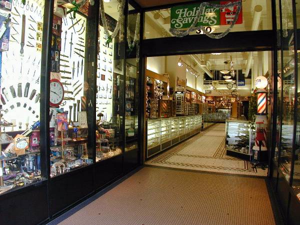 Broadway, Between Second & Fourth Streets (12/31/2003)