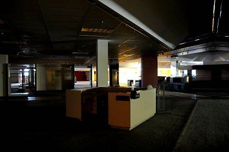 Redlands Mall - CLOSED (10/4/2012 - Credits: Geoff Juckes)