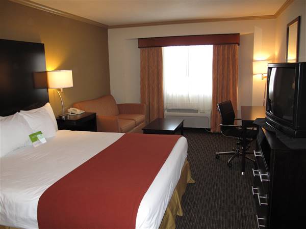 La Quinta Inn & Suites Davis (8/26/2015 - Credits: http://www.lq.com/en/findandbook/hotel-details.6498.address.html?from=%2Fcontent%2Flq%2Flq-com%2Fen&)