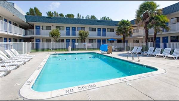 Motel 6 Davis (8/26/2015 - Credits: https://www.motel6.com/en/motels.ca.davis.280.html)