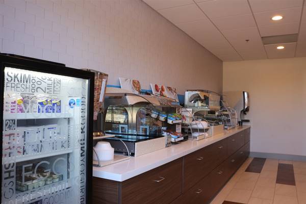 Holiday Inn Express & Suites (8/26/2015 - Credits: http://www.ihg.com/holidayinnexpress/hotels/us/en/davis/sacda/hoteldetail)
