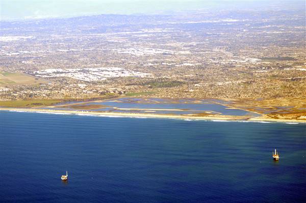Bolsa Chica State Beach (SB) & Lifeguard Tower (3/2/2013 - Credits: Photo by D. Ramey Logan)