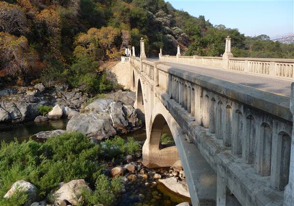 Kaweah River Bridge 1923 / Pumpkin Hollow Bridge (7/1/2009 - Credits: By Daniel Mayer (mav) (Own work) [CC BY-SA 3.0 (http://creativecommons.org/licenses/by-sa/3.0) or GFDL (http://www.gnu.org/copyleft/fdl.html)], via Wikimedia Commons)