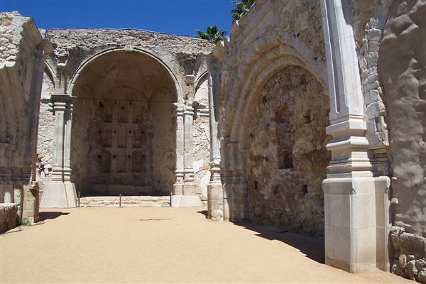 Mission San Juan Capistrano (9/27/2005 - Credits: Photograph by Robert A. Estremo, copyright 2005 Creative Commons Attribution-Share Alike 2.0 Generic)