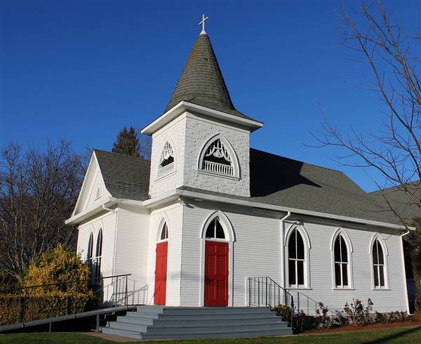 Church of the Oaks (3/8/2013 - Credits: By Stepheng3 (Own work) [CC BY-SA 3.0 (http://creativecommons.org/licenses/by-sa/3.0)], via Wikimedia Commons)