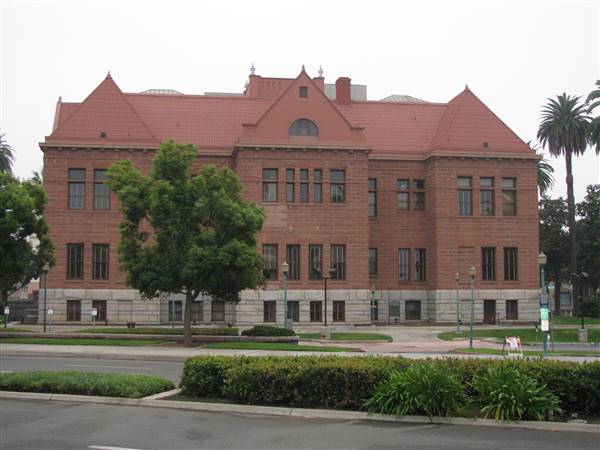 Old Orange County Courthouse (9/15/2008 - Credits: Asfandyar at en.wikipedia [Attribution], via Wikimedia Commons)