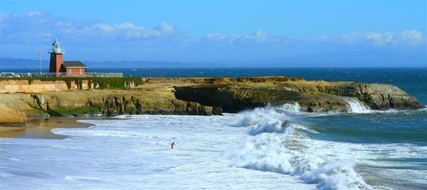 Mark Abbott Memorial Lighthouse aka Santa Cruz Surfing Museum (11/9/2008 - Credits: "Steamer Lane Lighthouse Santa Cruz, California" by Richard Masoner (CC BY-SA 2.0) [https://creativecommons.org/licenses/by-sa/2.0/legalcode] https://www.flickr.com/photos/bike/)