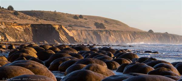 Schooner Gulch State Beach (SB) / Bowling Ball Beach (12/29/2012 - Credits: "At Bowling Ball Beach" by John Krzensinski (CC BY-NC-ND 2.0) [https://creativecommons.org/licenses/by-nc-nd/2.0/legalcode]https://www.flickr.com/photos/johnkay/)