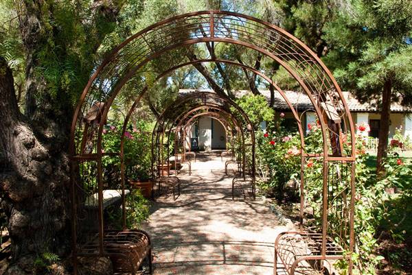 San Juan Bautista State Historic Park (SHP) (8/1/2009 - Credits: "Mission San Juan Baustista Garden" By Anna Fox (CC BY 2.0)[https://creativecommons.org/licenses/by/2.0/legalcode]https://www.flickr.com/photos/harshlight/)