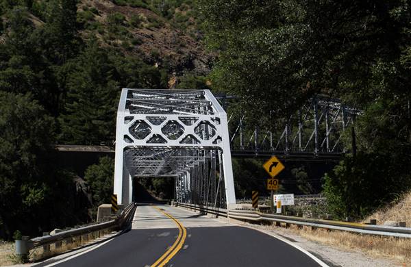 Tobin Bridges (7/8/2013 - Credits: "Feather River Tobin Bridges (0171)" by Don Barrett (CC BY-NC-ND 2.0)[https://creativecommons.org/licenses/by-nc-nd/2.0/legalcode]https://www.flickr.com/photos/donbrr/)