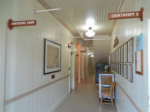 Superior Court of Mariposa (8/20/2015 - Credits: "Mariposa County Courthouse Hallway" by Jimmy Emerson, DVM (CC BY-NC-ND 2.0)[https://creativecommons.org/licenses/by-nc-nd/2.0/legalcode]https://www.flickr.com/photos/auvet/)