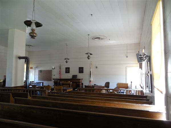Superior Court of Mariposa (8/20/2015 - Credits: "Mariposa County Courtroom" by Jimmy Emerson, DVM (CC BY-NC-ND 2.0)[https://creativecommons.org/licenses/by-nc-nd/2.0/legalcode]https://www.flickr.com/photos/auvet/)