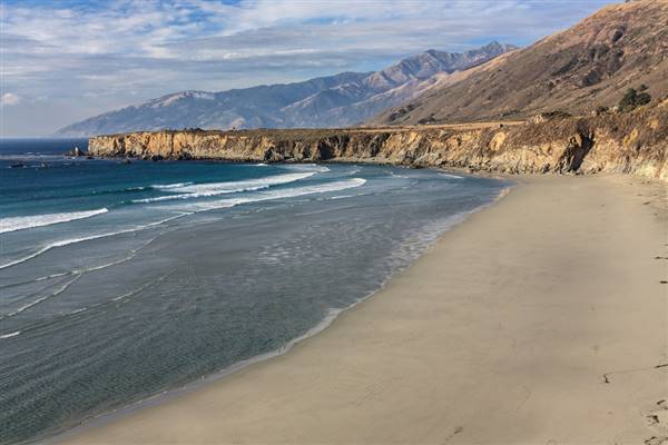 Sand Dollar Beach - Big Sur - Los Padres National Forest (11/15/2012 - Credits: "Broad, Fine Sand, Sand Dollar Beach" by Chris Dant (CC BY-NC-ND 2.0)[https://creativecommons.org/licenses/by-nc-nd/2.0/legalcode]https://www.flickr.com/photos/chrisd2006/)