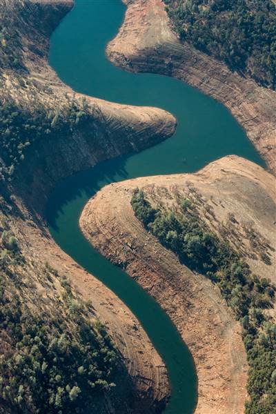 New Melones Reservoir and Stevnot Bridge (5/13/2014 - Credits: Photo by: California Department of Water Resources)