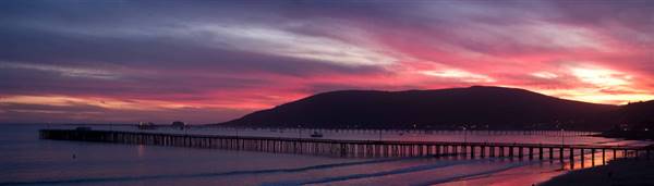Avila Beach (10/17/2009 - Credits: "Avila Beach Sunset Panorama" by Rob DeGraff (CC BY-NC-ND 2.0)[https://creativecommons.org/licenses/by-nc-nd/2.0/legalcode]https://www.flickr.com/photos/photodegraff/)