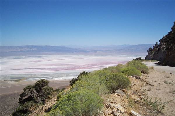 Owens Dry Lake / Owens Lake - State Lands Commission (SLC) (9/11/2005 - Credits: "Owen's Dry Lake" by Flickr User: verno_64 (CC BY-NC-ND 2.0)[https://creativecommons.org/licenses/by-nc-nd/2.0/legalcode] https://www.flickr.com/photos/vwhunter/)