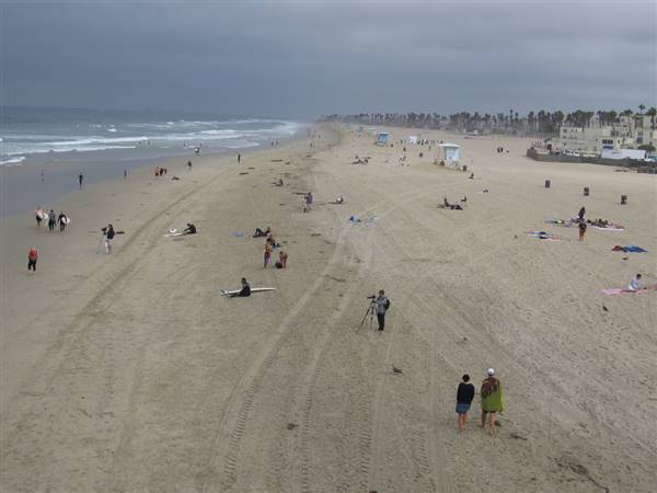 Huntington State Beach (SB) (8/6/2011 - Credits: "Huntington State Beach, Huntington Beach, California" by Ken Lund (CC BY-SA 2.0)[https://creativecommons.org/licenses/by-sa/2.0/legalcode]https://www.flickr.com/photos/kenlund/)