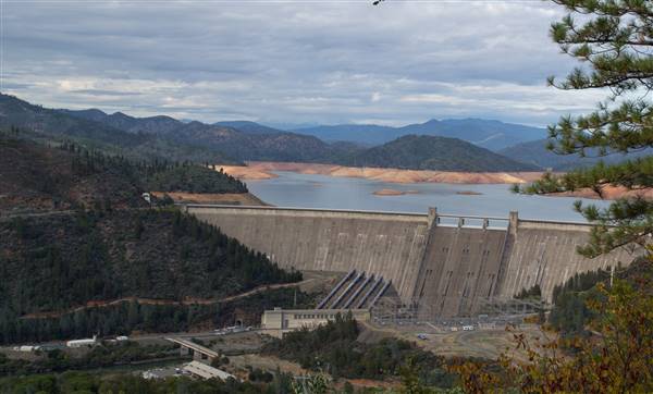 Shasta Dam (10/29/2014 - Credits: "Shasta Dam & Headtower (1120)" by Do Barrett (CC BY-NC-ND 2.0)[https://creativecommons.org/licenses/by-nc-nd/2.0/legalcode]https://www.flickr.com/photos/donbrr/)