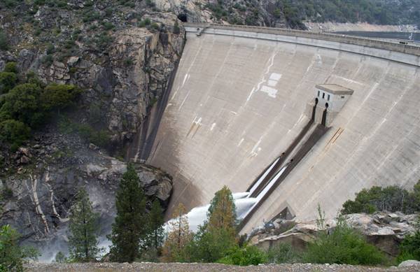 Hetch Hetchy Reservoir / O'Shaughnessy Dam (5/5/2016 - Credits: "Hetch Hetchy O'Shaugnessy Dam (#0629)" by Don Barrett (CC BY-NC-ND 2.0)[https://creativecommons.org/licenses/by-nc-nd/2.0/legalcode]https://www.flickr.com/photos/donbrr/)