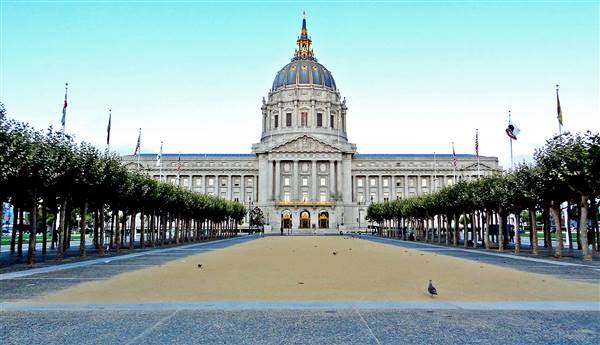 City Hall, San Francisco (8/7/2015 - Credits: "California - 06201 - San Francisco City Hall" by Dennis Jarvis (CC BY-SA 2.0)[https://creativecommons.org/licenses/by-sa/2.0/legalcode]https://www.flickr.com/photos/archer10/)