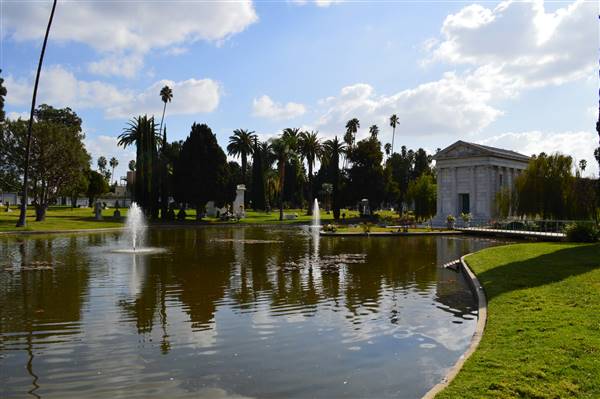 Hollywood Forever Cemetery (11/17/2013 - Credits: "Hollywood_Forever_Cemetery" by Daniel Hartwig (CC BY 2.0)[https://creativecommons.org/licenses/by/2.0/legalcode]https://www.flickr.com/photos/dwhartwig/)