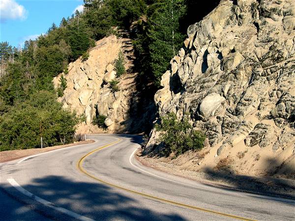 Highway 38 (5/5/2007 - Credits: "Highway 38 Winding to Big Bear" by Eric Forsberg (CC BY-NC-ND 2.0)[https://creativecommons.org/licenses/by-nc-nd/2.0/legalcode]https://www.flickr.com/photos/cobber99/)