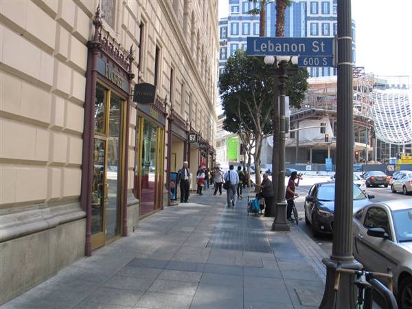 7th Street Between Figueroa & Flower (10/18/2016 - Credits: Photo courtesy of Kris Bunting)