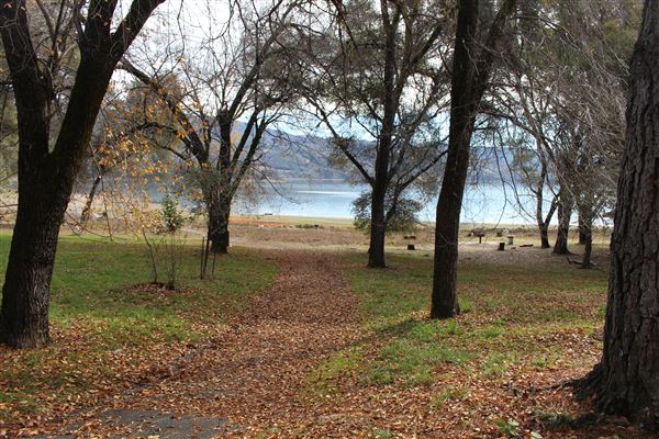 Coyote Valley Dam / Lake Mendocino - Lake Mendocino - northwestern shore (11/30/2017 - Credits: Kellen Lim)