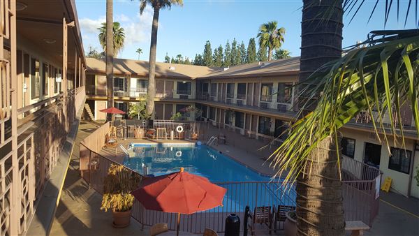 Studio City Court Yard Hotel (1/10/2018)