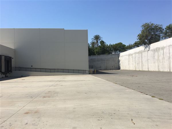 Burbank Town Center / with Adjacent CLOSED IKEA (3/1/2018 - Credits: Burbank Town Center)