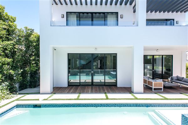 Dream Villa (11/1/2018 - Credits: Living The Dream)