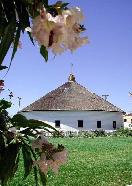 DeTurk Round Barn (12/31/2003)