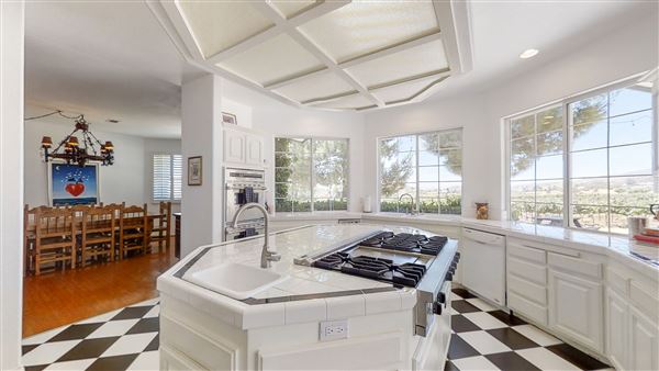 Agua Dulce Winery and Vineyards (9/23/2020 - Credits: Kevin Dole - Home3D.us - 818 568 8876)