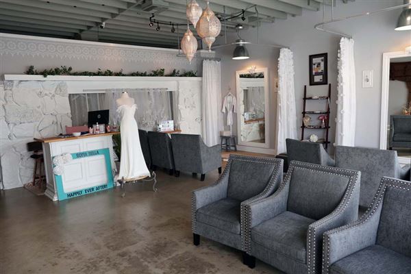 Torrance Bridal Salon & Barber Shop w/parking lot (1/31/2021 - Credits: Glen Golightly)