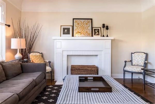 Larchmont Village 1920's Duplex (5/4/2021 - Credits: Matthew Mogk)
