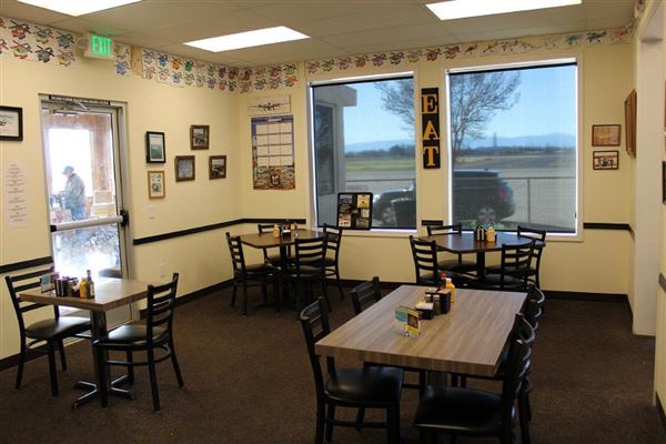 Breezy's Wings and Wheels Cafe (3/1/2022 - Credits: Film Tehama)