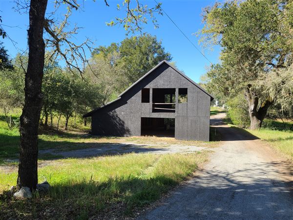 Santa Cruz Mountains/Santa Clara Valley Vineyard/Victorian Location - Gilroy, CA (7/29/2022 - Credits: Jason Goelz)