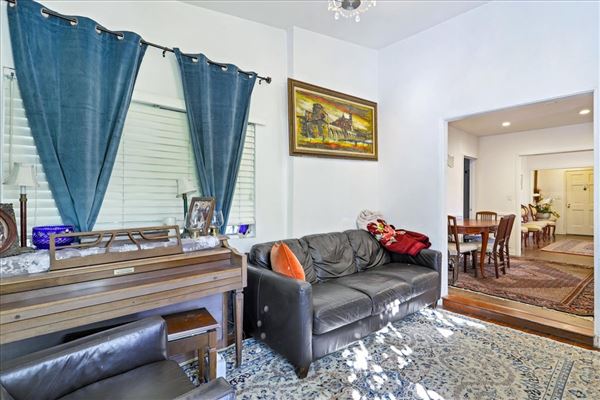 Single Family Residence With Pool (12/13/2022 - Credits: Blue Sky Photography)