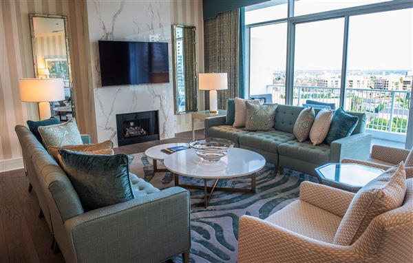 Beverly Hilton Hotel - Living Room (2/28/2020 - Credits: The Beverly Hilton)