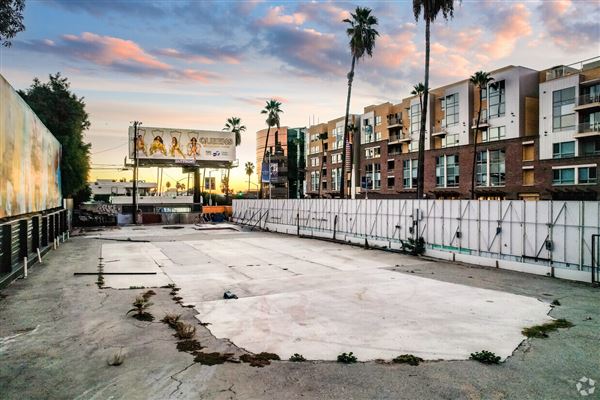 Sunset & Laurel Adj. to Laugh Factory (5/29/2023)