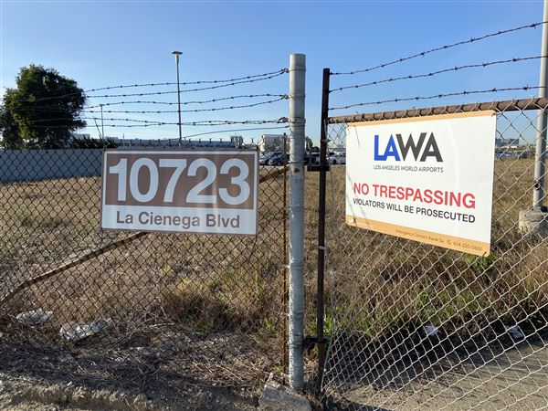 Los Angeles International Airport (LAX) - 10723 La Cienega Blvd '25L Flyover Lot' (12/14/2023 - Credits: Michael S. Hoffner)