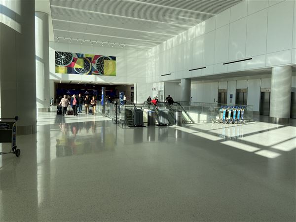 Los Angeles International Airport (LAX) - T3 East Checkpoint and Escalators (1/9/2024 - Credits: Michael S. Hoffner)