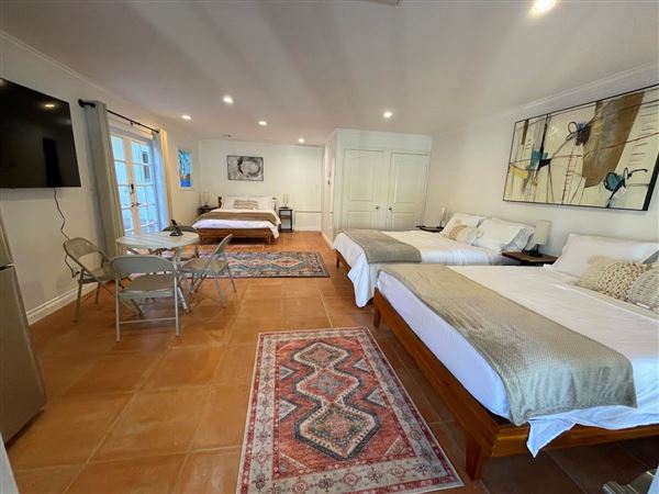 Beautiful Villa with a beautiful backyard on a large lot (5/31/2024 - Credits: Michal Aljadeff)