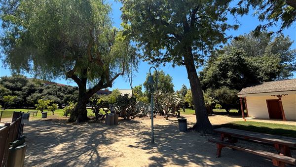 Los Encinos State Historic Park (SHP) adjacent to currently closed Lakeside Restaurant & Lounge (7/12/2024 - Credits: Brandy Davis)