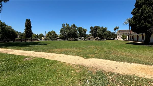 Los Encinos State Historic Park (SHP) adjacent to currently closed Lakeside Restaurant & Lounge (7/12/2024 - Credits: Brandy Davis)