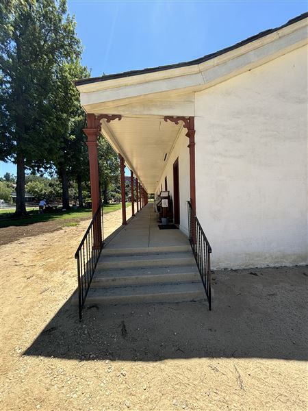 Los Encinos State Historic Park (SHP) adjacent to currently closed Lakeside Restaurant & Lounge (7/12/2024 - Credits: Brandy Davis)