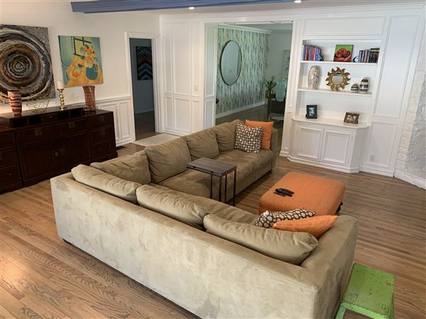 Suburban House Van Nuys (7/18/2024 - Credits: submitted by: Susan Krieg)