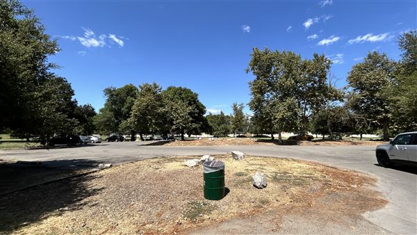 Sepulveda Basin Wildlife Preserve / Woodley Park - small parking area in front of preserve entrance (8/2/2024 - Credits: Brandy Davis)