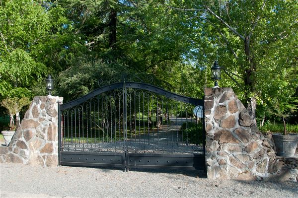 Vichy Springs Resort and Inn - Walkway to the springs and baths (5/8/2024 - Credits: Gilbert Ashoff)